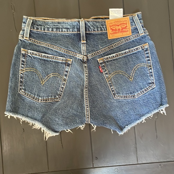 Levi’s 501 Jean Shorts - Picture 2 of 5